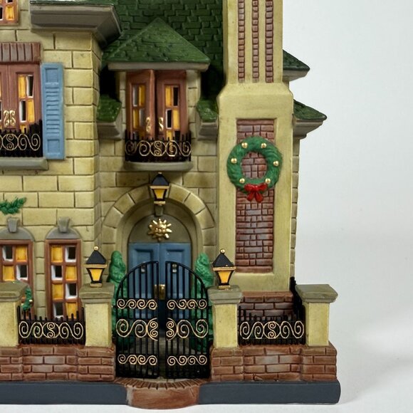 Dept 56 Garden Gate House 58915 Christmas in the City Lighted Village - Picture 4 of 12